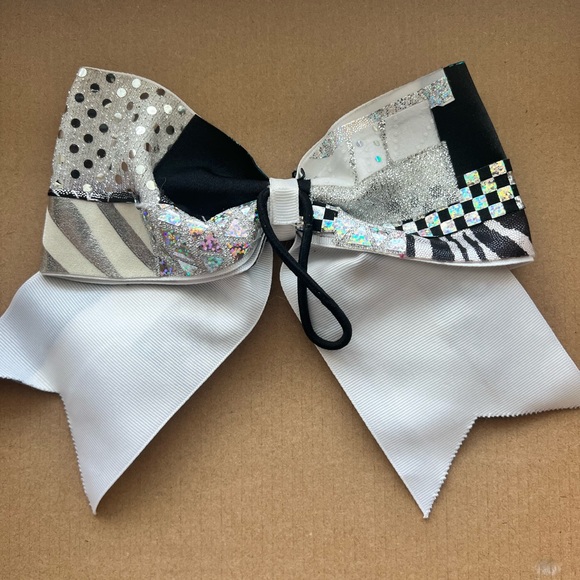 Cheer Bow ⭐️3 for 35 🎀 - Picture 2 of 2